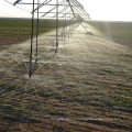 système d&#39;irrigation à pivot central à énergie solaire avec pompe